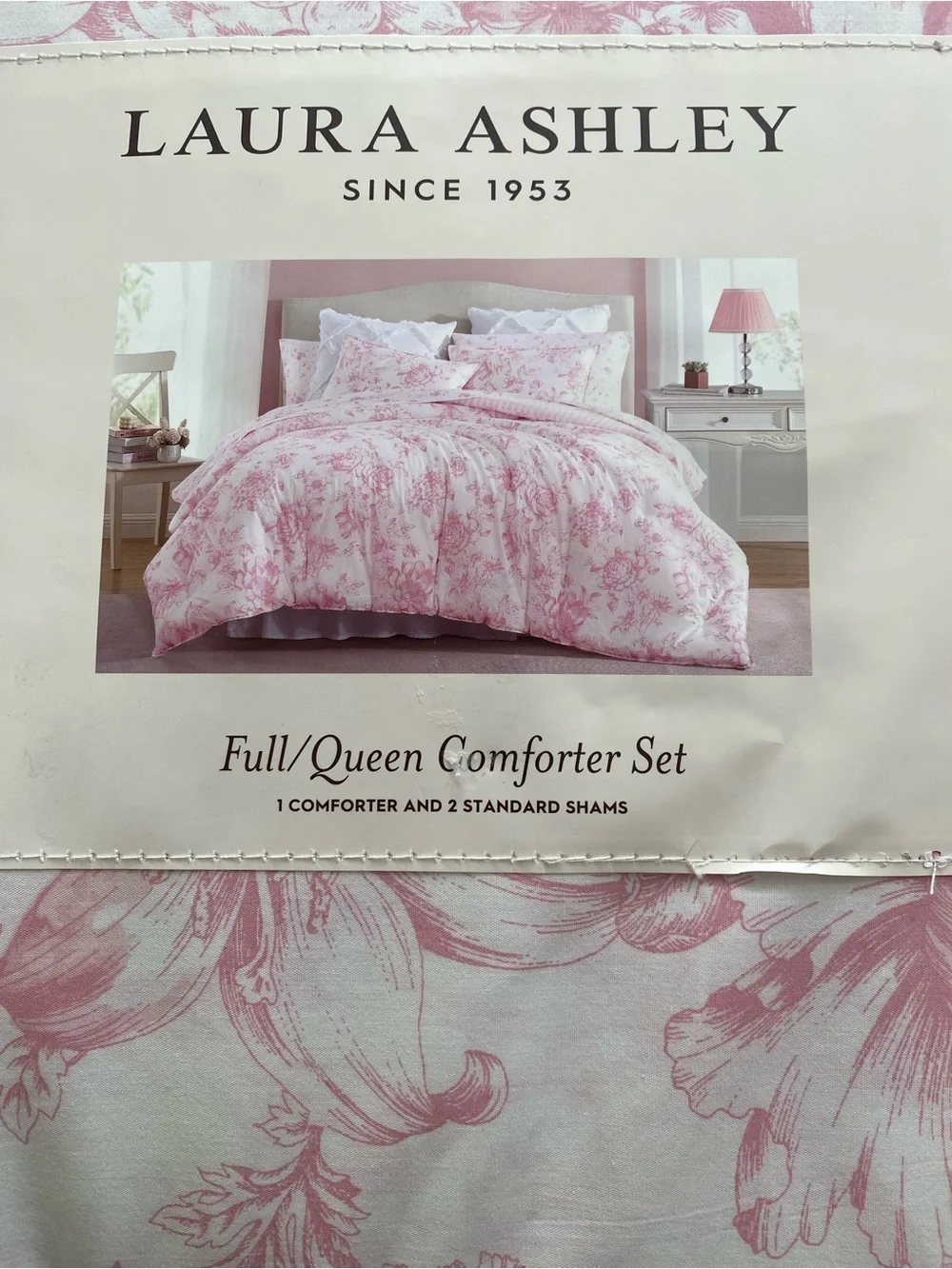 Laura Ashley Full/Queen Comforter Set 3 piece 1 comforter 2 pillow Shams
